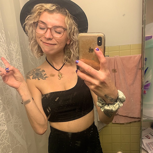 Meet your Posher, Abigail - Picture 6 of 7